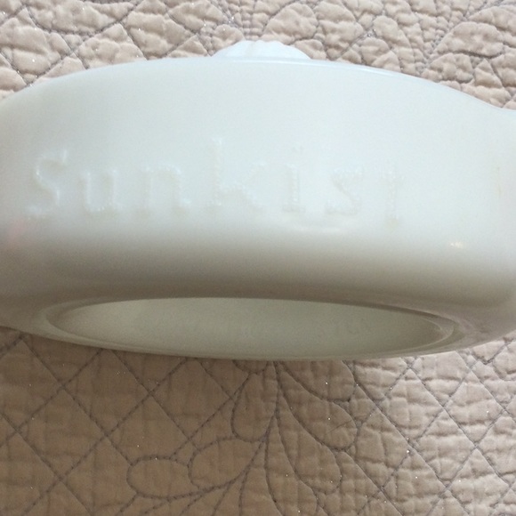 Milk Glass Juicer Sunkist - Picture 4 of 6
